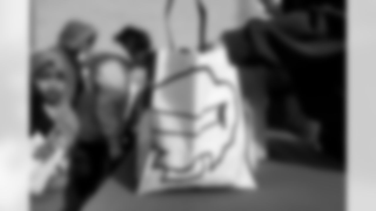 Free Mobile Food Markets, November 01, 2025 at #94 West Hertel Academy.