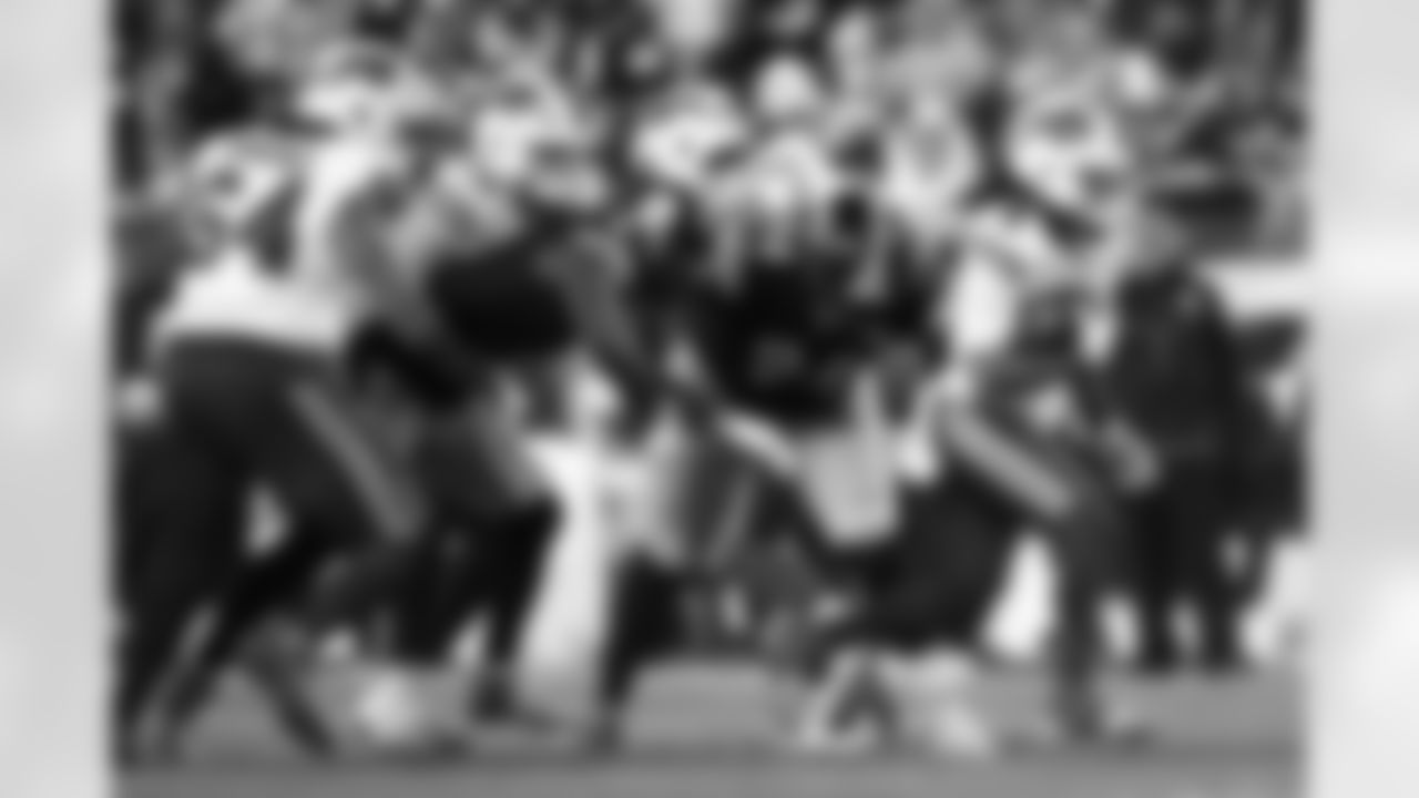 Pittsburgh Steelers vs Buffalo Bills, Regular Season, November 30, 2025 at Acrisure Stadium.