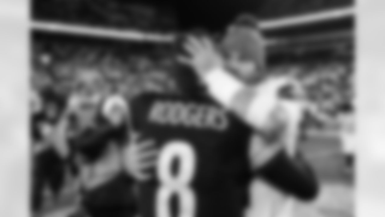 Pittsburgh Steelers vs Buffalo Bills, Regular Season, November 30, 2025 at Acrisure Stadium.