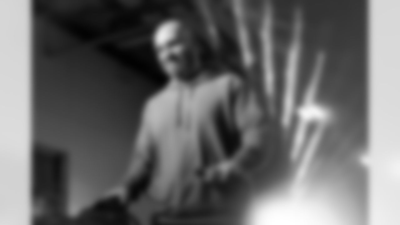 Pittsburgh Steelers vs Buffalo Bills, Regular Season, November 30, 2025 at Acrisure Stadium.