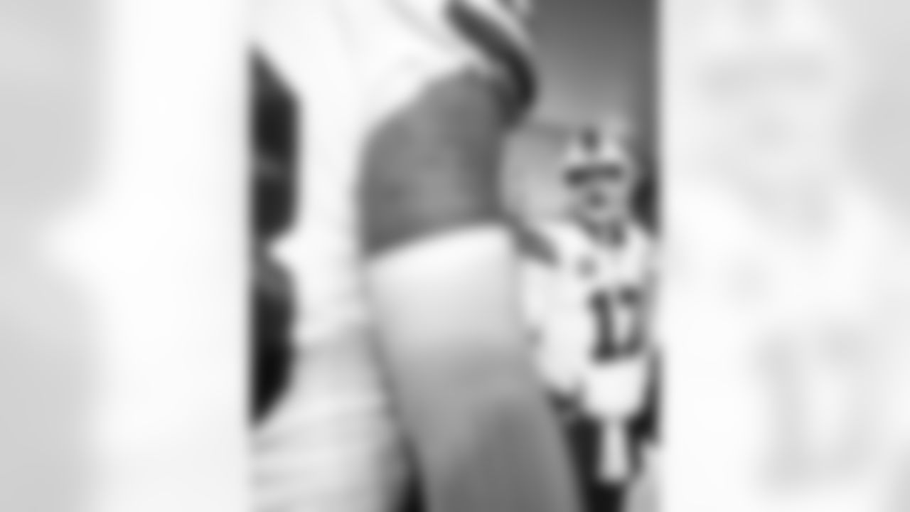 Pittsburgh Steelers vs Buffalo Bills, Regular Season, November 30, 2025 at Acrisure Stadium.