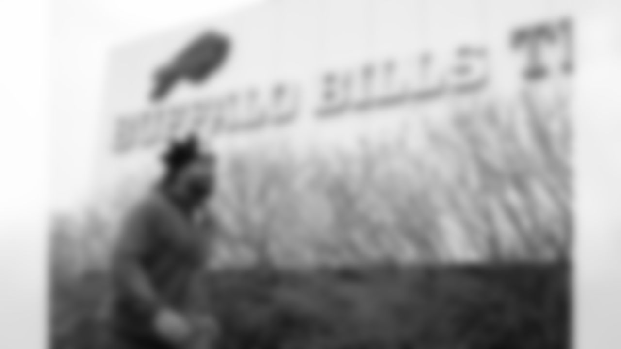 Buffalo Bills vs Philadelphia Eagles, Regular Season, December 28, 2025 at Highmark Stadium.