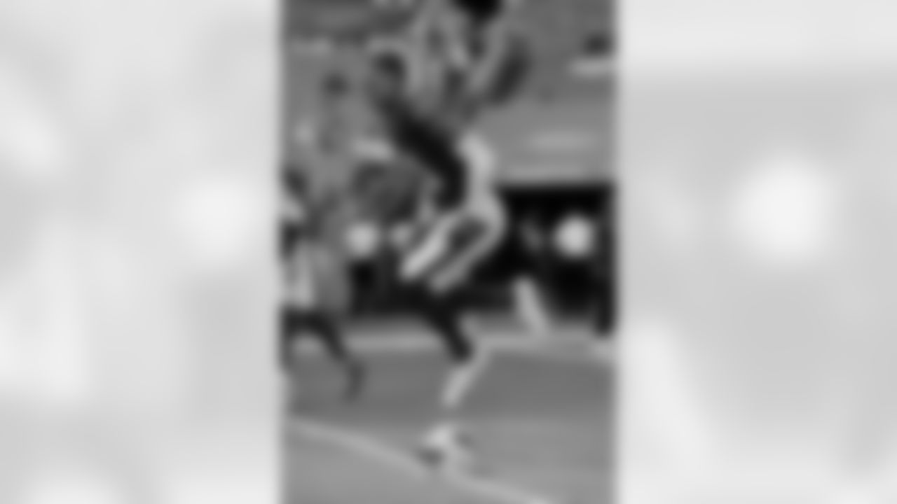 Miami Dolphins vs Buffalo Bills, Regular Season, November 09, 2025 at Hard Rock Stadium.