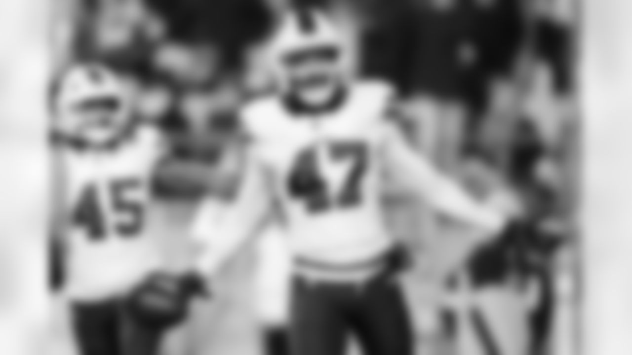 Pittsburgh Steelers vs Buffalo Bills, Regular Season, November 30, 2025 at Acrisure Stadium.