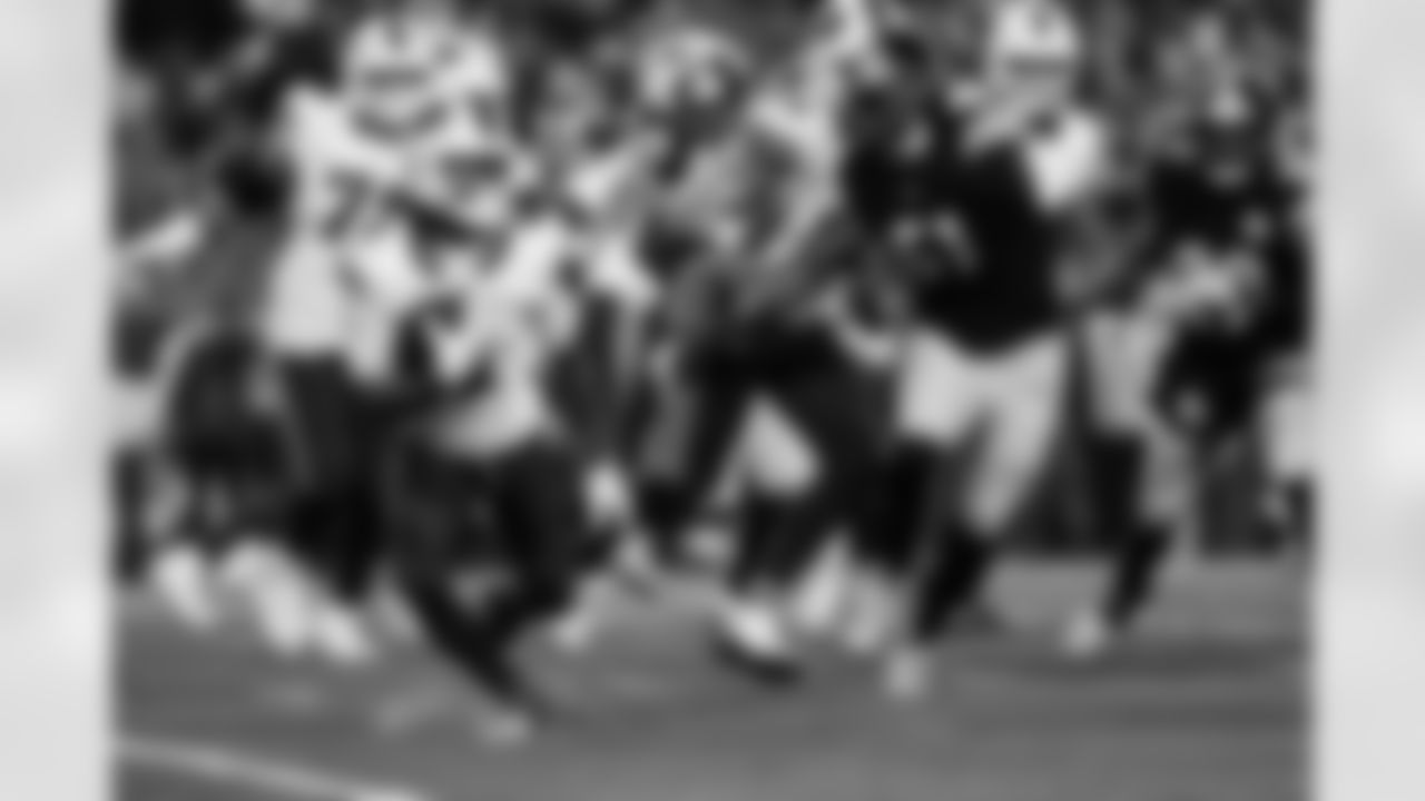 Pittsburgh Steelers vs Buffalo Bills, Regular Season, November 30, 2025 at Acrisure Stadium.