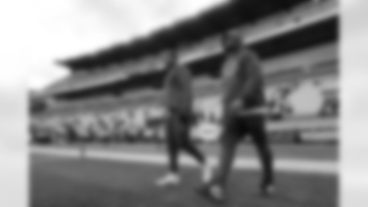 Pittsburgh Steelers vs Buffalo Bills, Regular Season, November 30, 2025 at Acrisure Stadium.