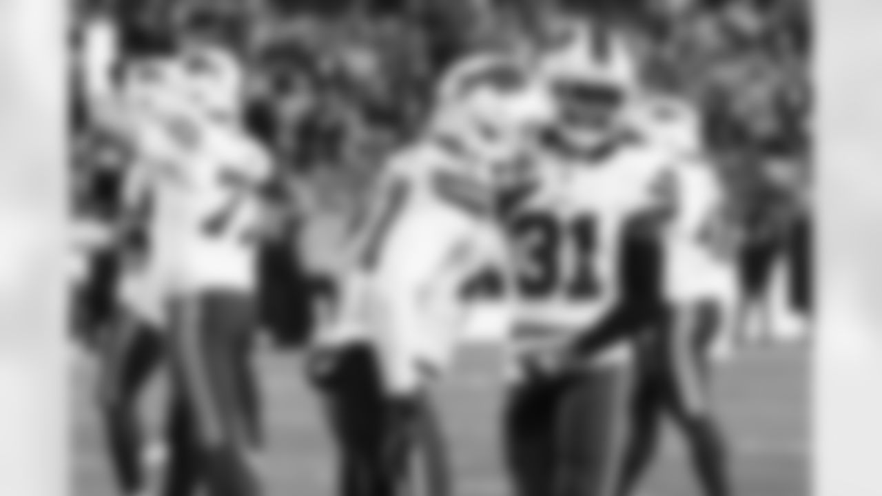 Pittsburgh Steelers vs Buffalo Bills, Regular Season, November 30, 2025 at Acrisure Stadium.