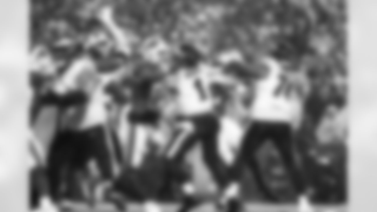 Buffalo Bills vs Philadelphia Eagles, Regular Season, December 28, 2025 at Highmark Stadium.