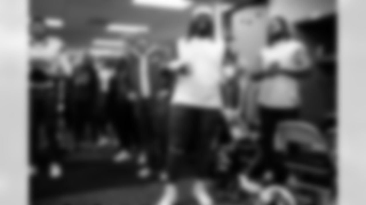 Pittsburgh Steelers vs Buffalo Bills, Regular Season, November 28, 2025 at Acrisure Stadium.