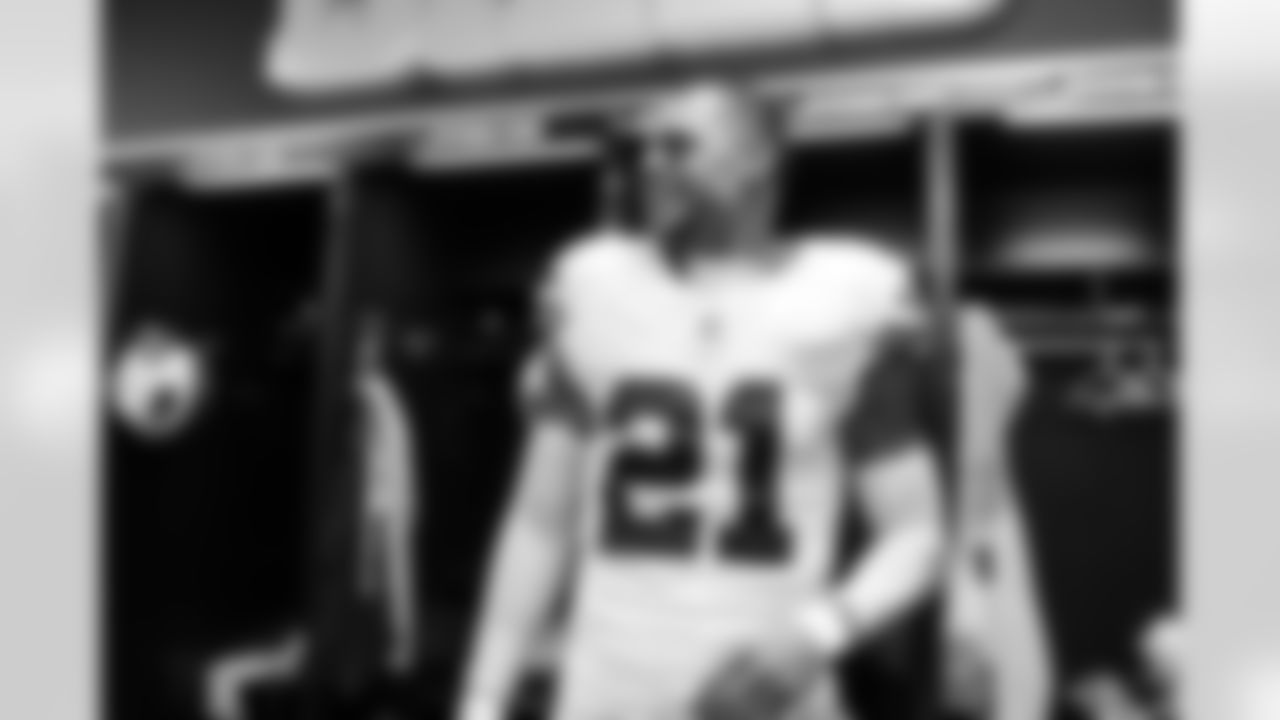 Buffalo Bills vs Tampa Bay Buccaneers, Regular Season, November 16, 2025 at Highmark Stadium.