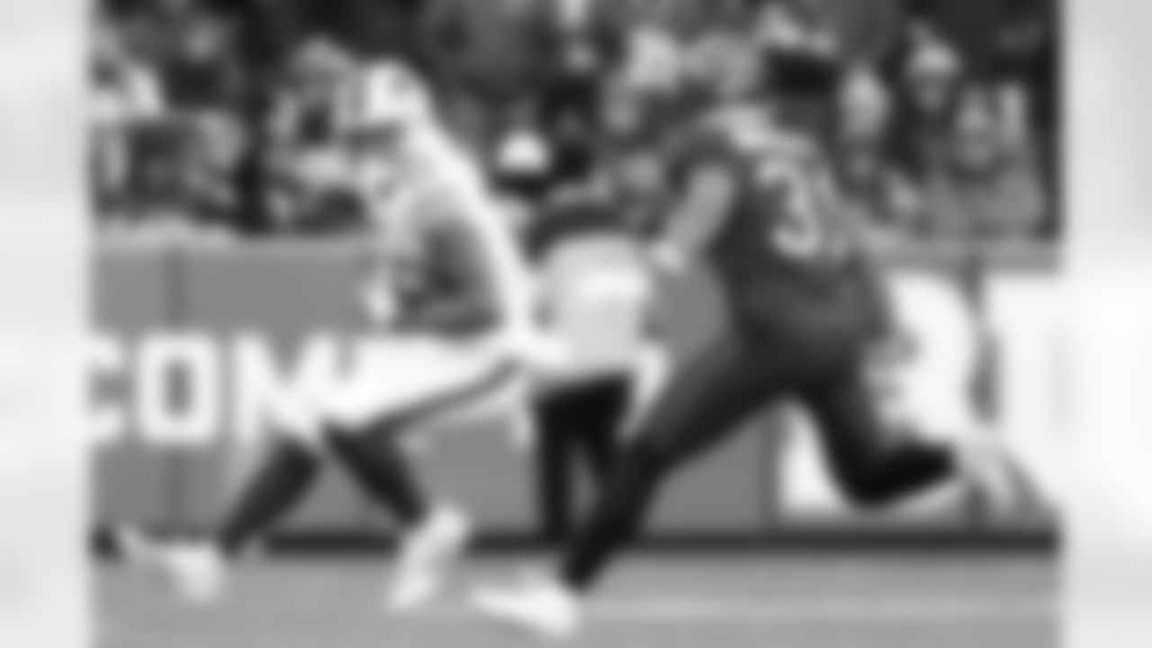 Buffalo Bills vs Tampa Bay Buccaneers, Regular Season, November 16, 2025 at Highmark Stadium.