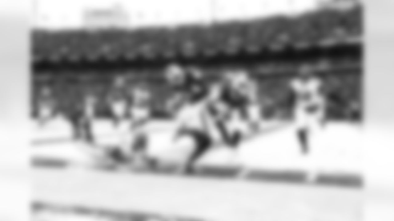 Buffalo Bills vs Cincinnati Bengals, Regular Season, December 07, 2025 at Highmark Stadium.