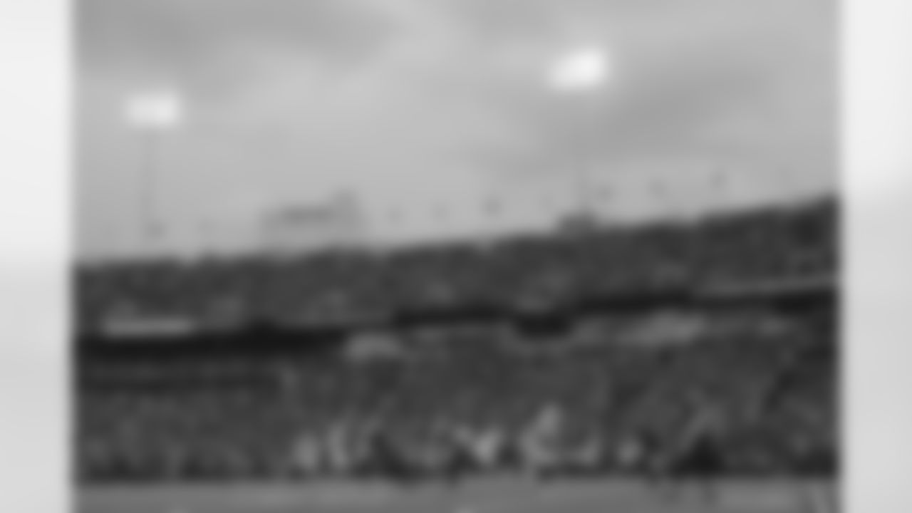 Buffalo Bills vs Tampa Bay Buccaneers, Regular Season, November 17, 2025 at Highmark Stadium.