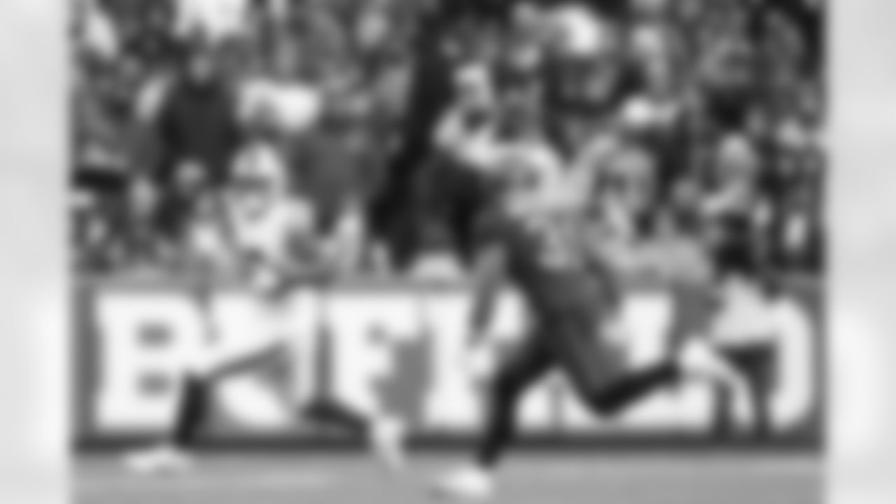 Buffalo Bills vs Tampa Bay Buccaneers, Regular Season, November 16, 2025 at Highmark Stadium.