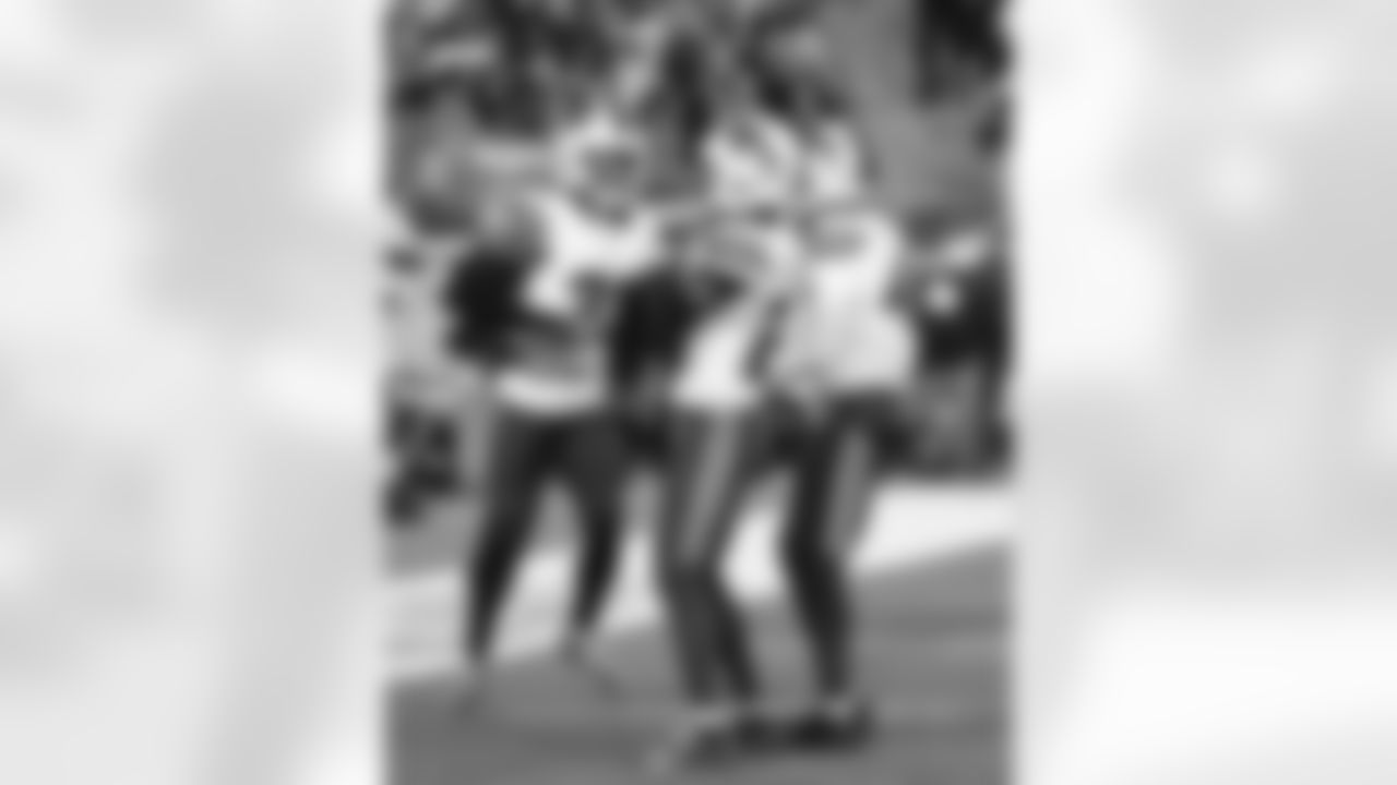 Pittsburgh Steelers vs Buffalo Bills, Regular Season, November 30, 2025 at Acrisure Stadium.