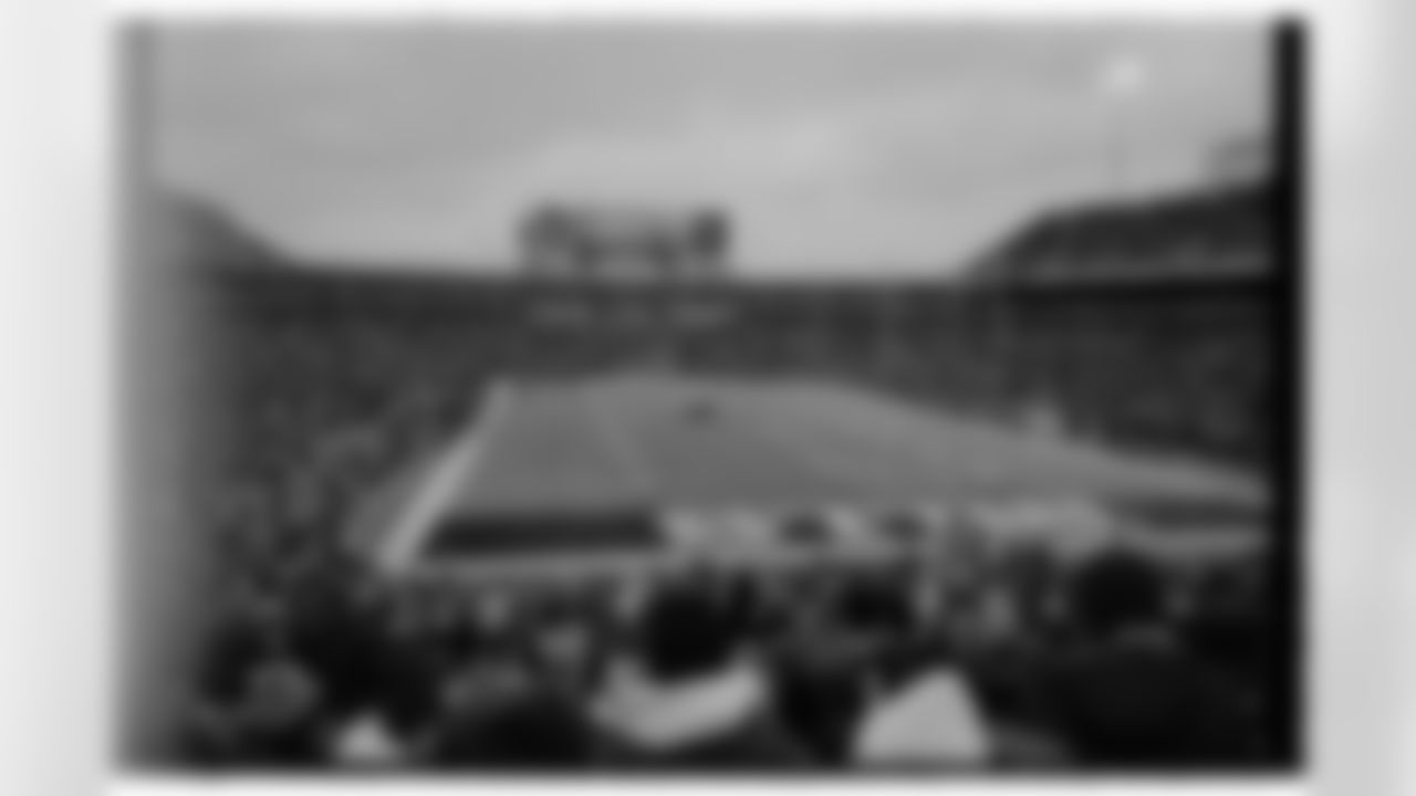 Buffalo Bills vs Tampa Bay Buccaneers, Regular Season, November 17, 2025 at Highmark Stadium.