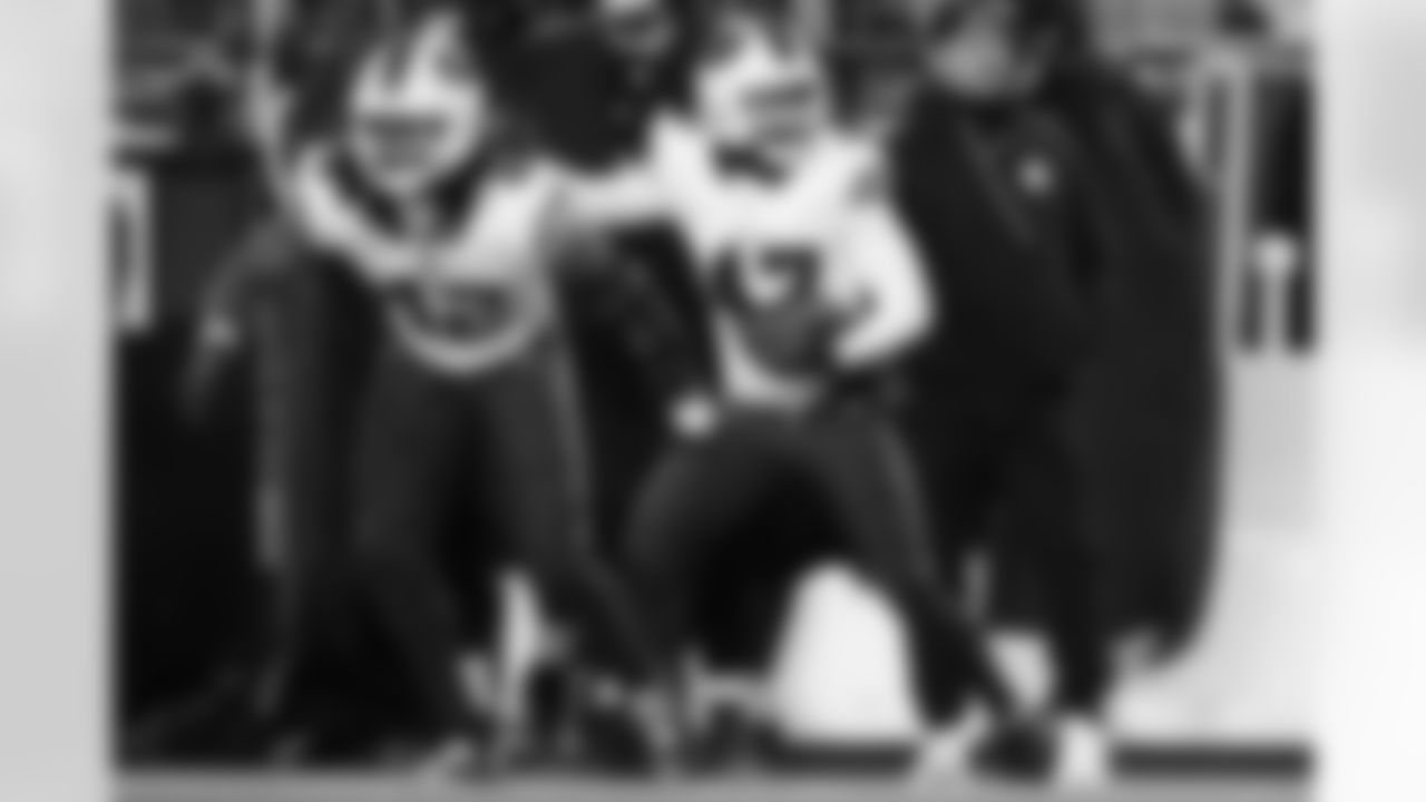 Pittsburgh Steelers vs Buffalo Bills, Regular Season, November 30, 2025 at Acrisure Stadium.