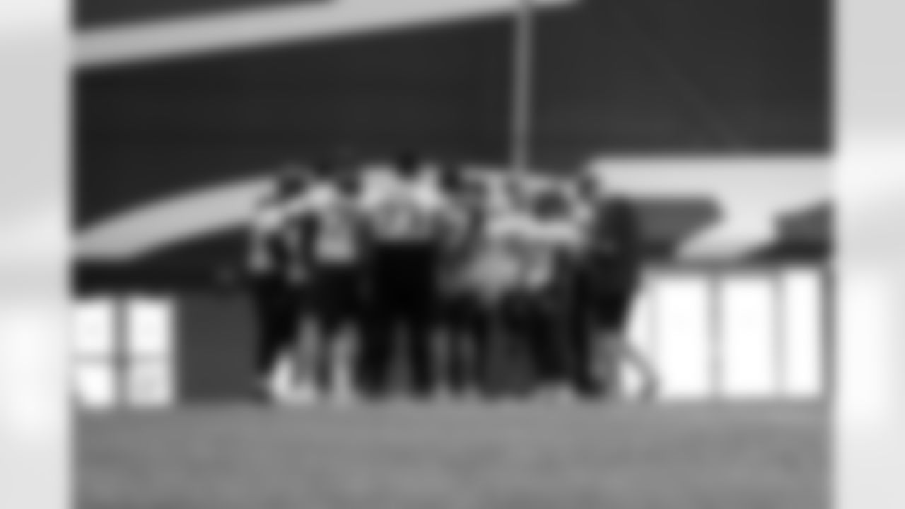 David Edwards (76), Dion Dawkins (73), Josh Allen (17), Dalton Kincaid (86), Ray Davis (22) , Joe Brady. Buffalo Bills AFC Championship Friday practice, January 24, 2025 at One Bills Drive.