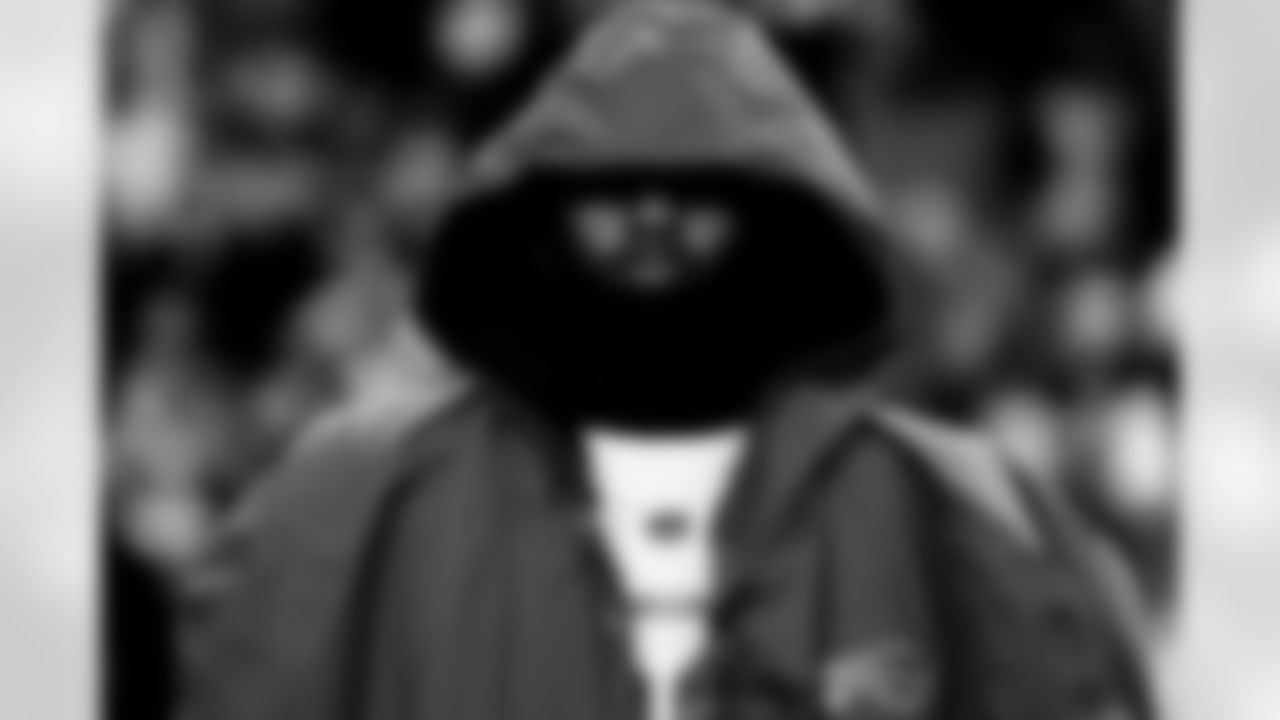 Pittsburgh Steelers vs Buffalo Bills, Regular Season, November 30, 2025 at Acrisure Stadium.