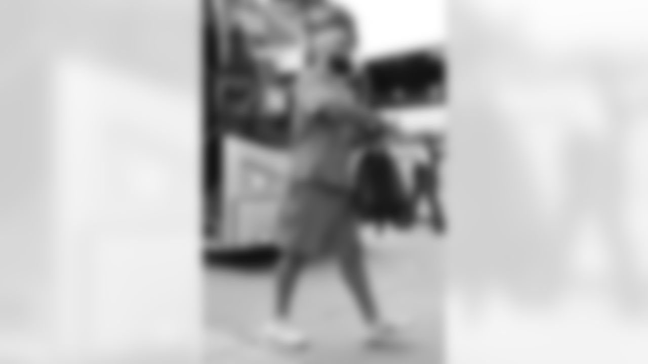 Miami Dolphins vs Buffalo Bills, Regular Season, November 09, 2025 at Hard Rock Stadium.