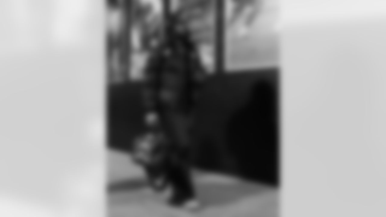 New England Patriots vs Buffalo Bills, Regular Season, December 14, 2025 at Gillette Stadium.