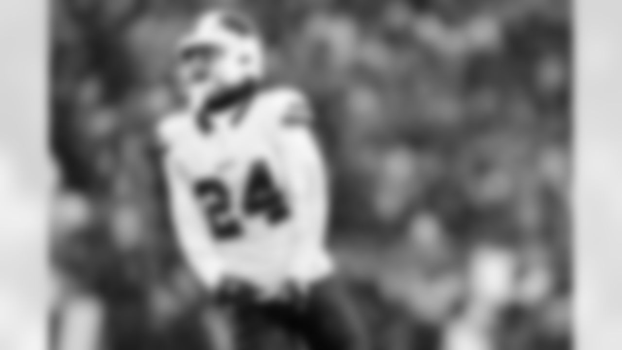 New England Patriots vs Buffalo Bills, Regular Season, December 14, 2025 at Gillette Stadium.