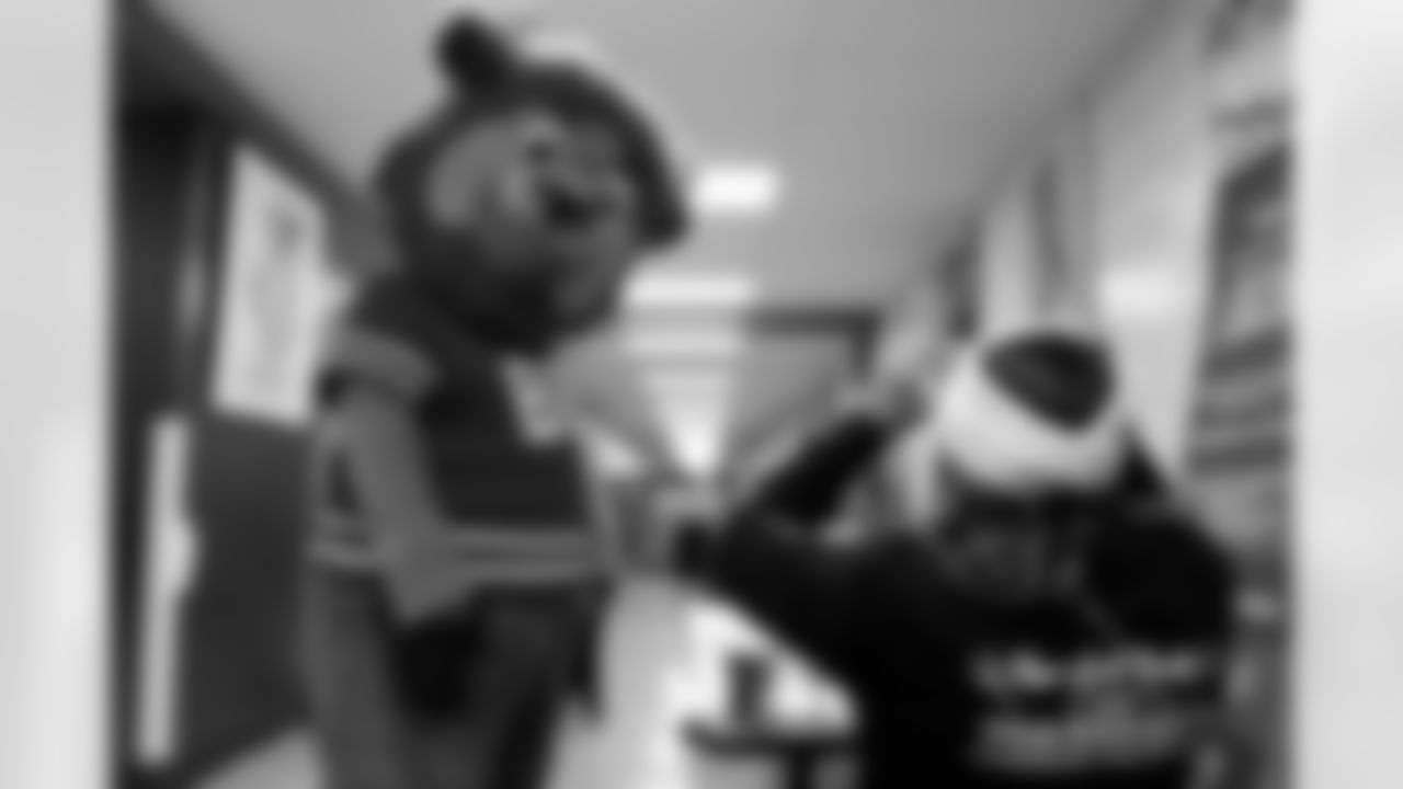 Free Mobile Food Markets, November 01, 2025 at #94 West Hertel Academy.