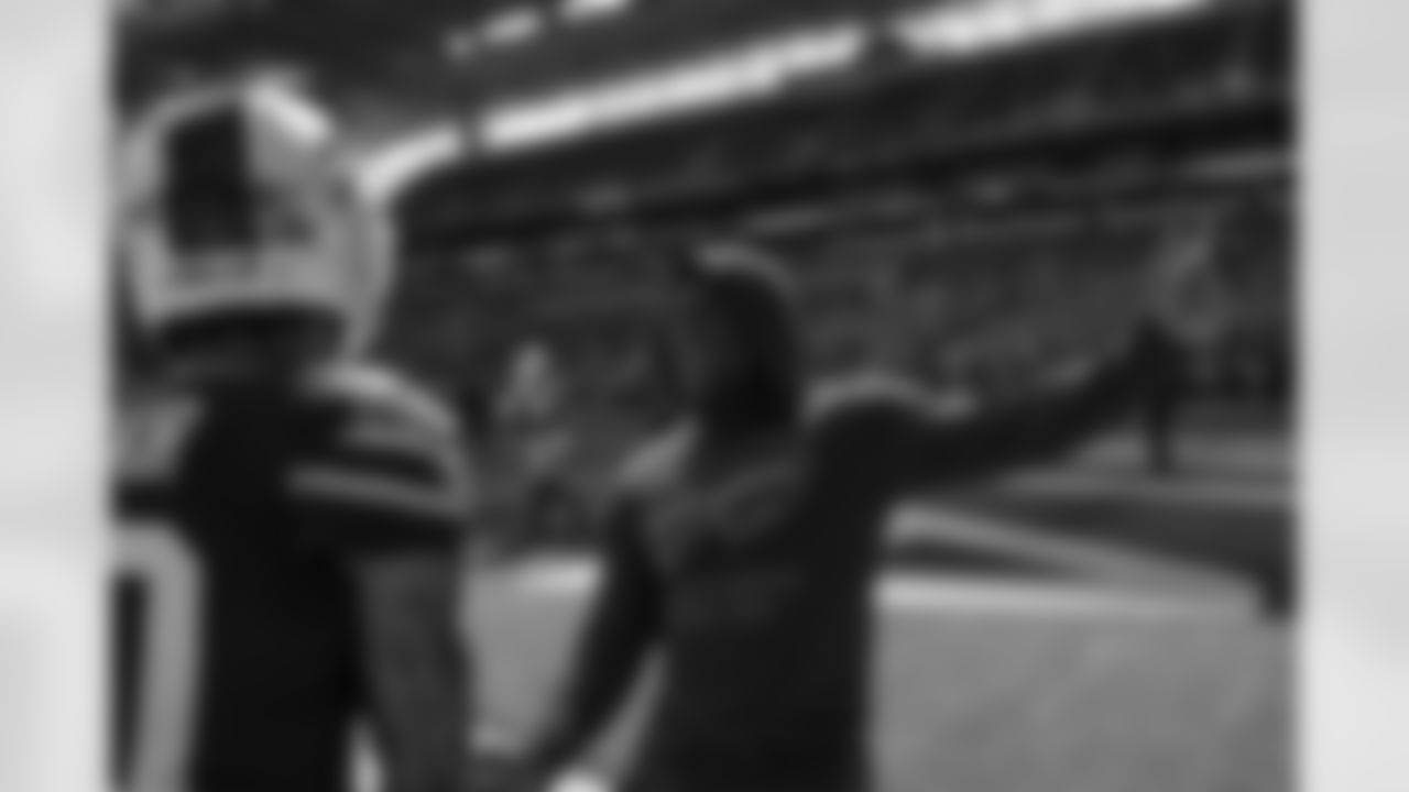 Miami Dolphins vs Buffalo Bills, Regular Season, November 09, 2025 at Hard Rock Stadium.