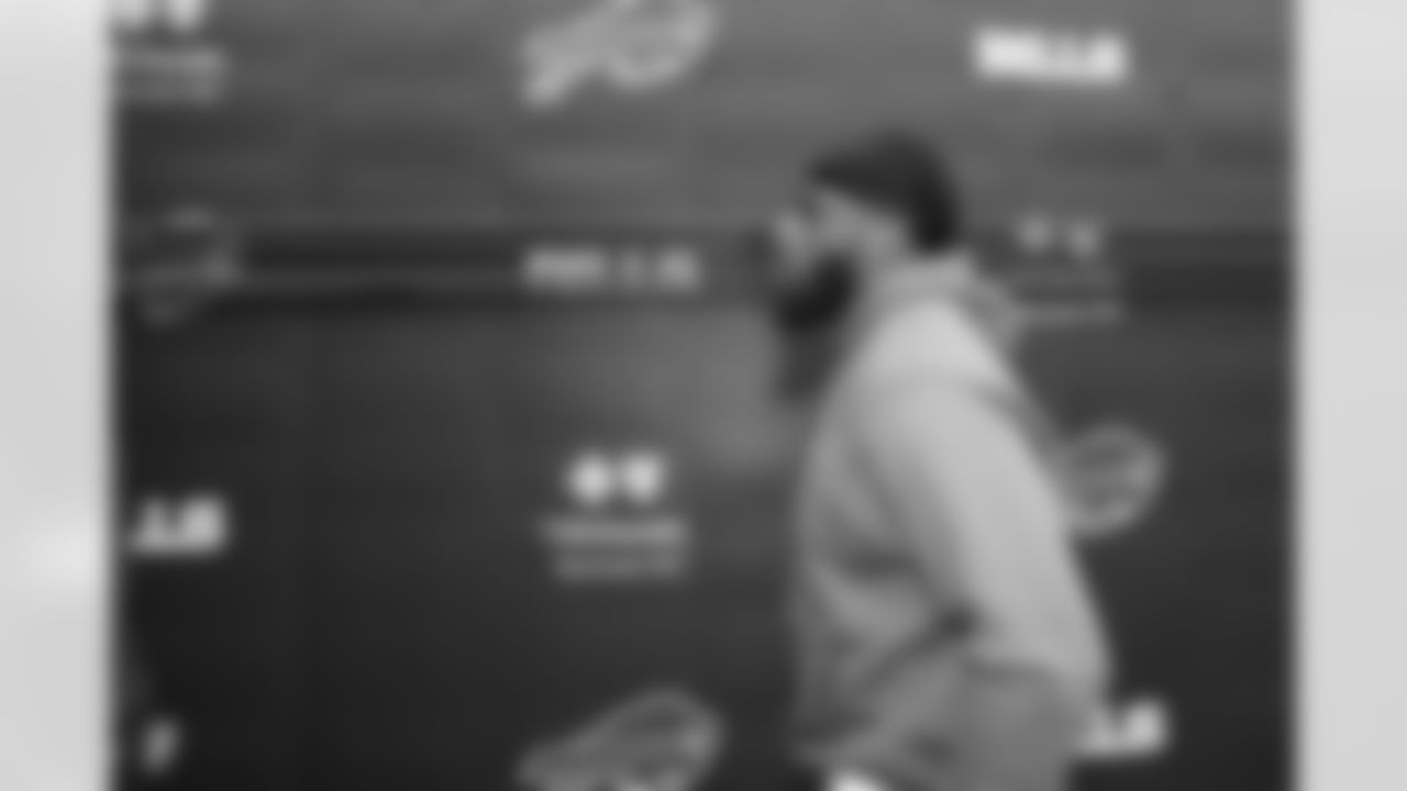 Buffalo Bills vs Miami Dolphins, Regular Season, September 18, 2025 at Highmark Stadium.