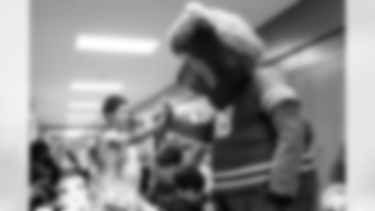 Free Mobile Food Markets, November 01, 2025 at #94 West Hertel Academy.