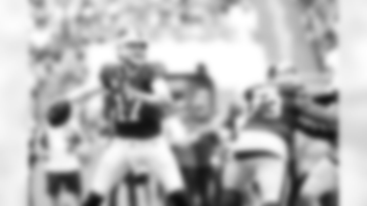 Miami Dolphins vs Buffalo Bills, Regular Season, November 09, 2025 at Hard Rock Stadium.