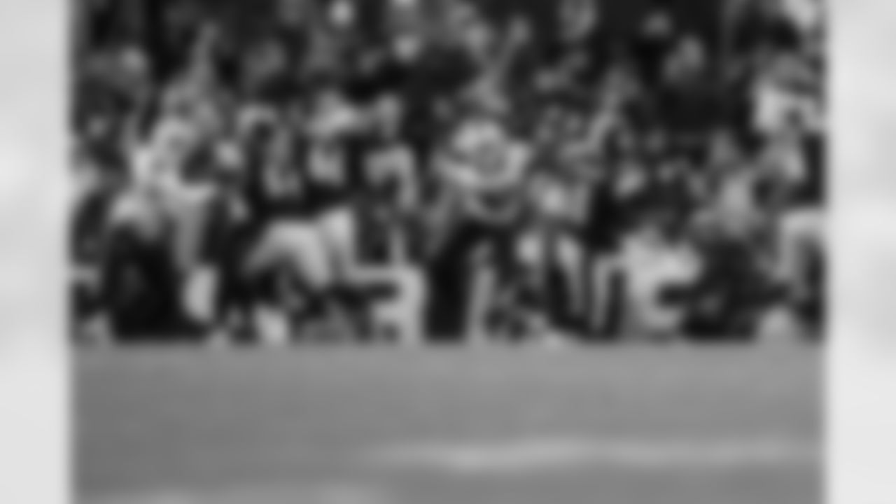 Pittsburgh Steelers vs Buffalo Bills, Regular Season, November 30, 2025 at Acrisure Stadium.