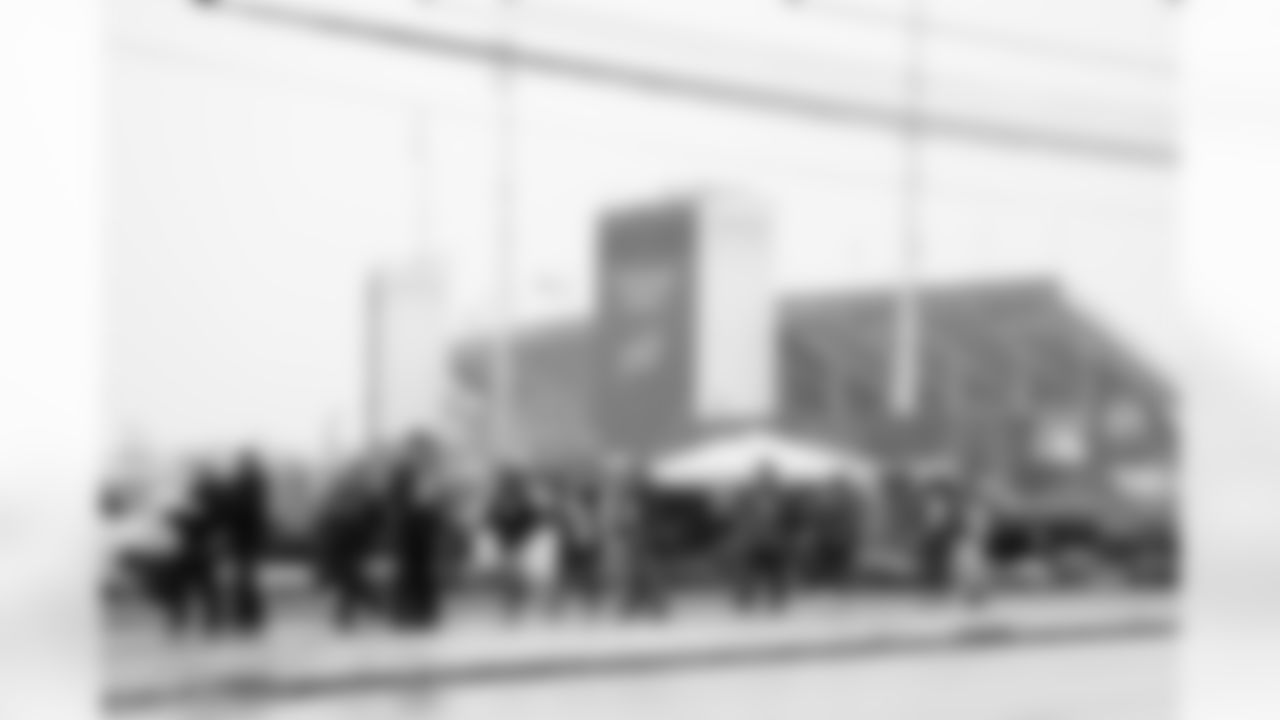 Buffalo Bills vs Philadelphia Eagles, Regular Season, December 28, 2025 at Highmark Stadium.