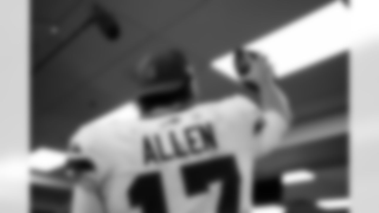 Pittsburgh Steelers vs Buffalo Bills, Regular Season, November 28, 2025 at Acrisure Stadium.