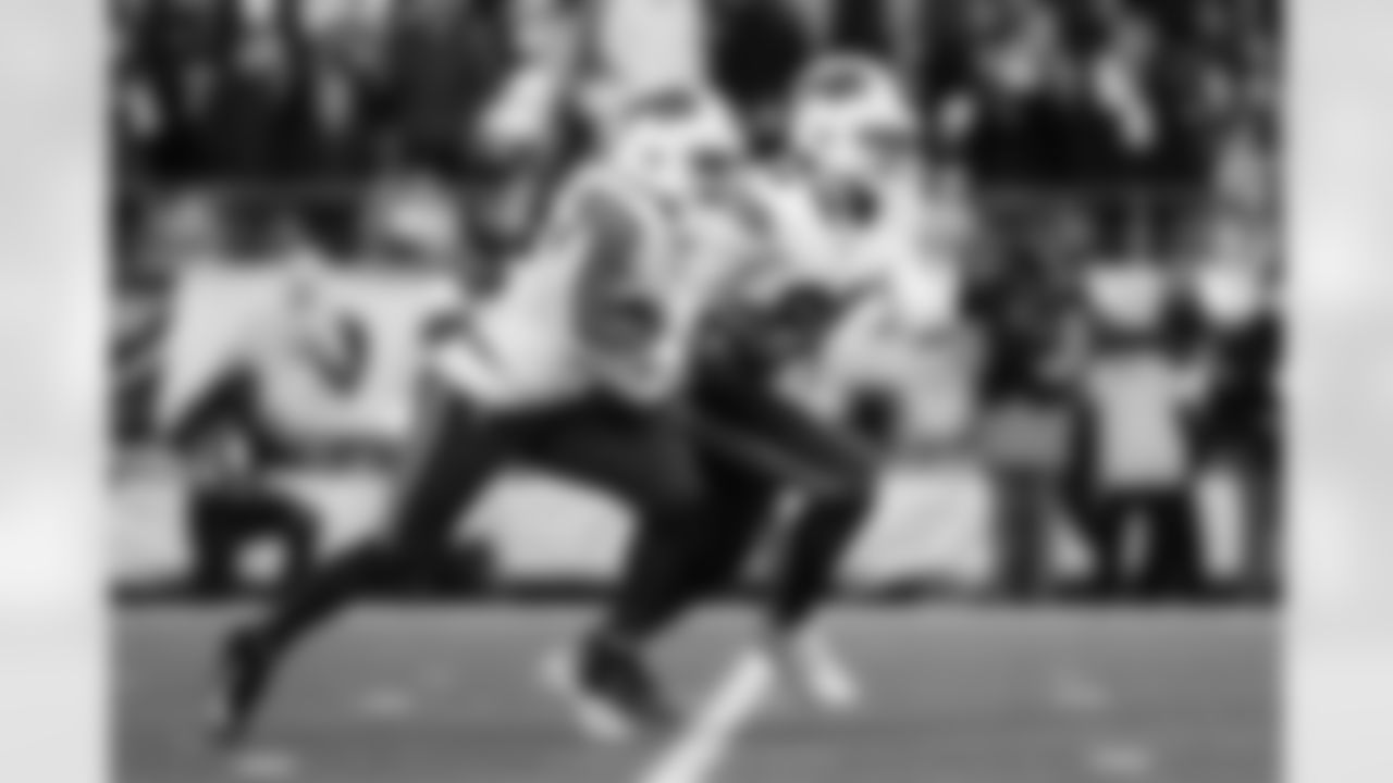 Pittsburgh Steelers vs Buffalo Bills, Regular Season, November 30, 2025 at Acrisure Stadium.