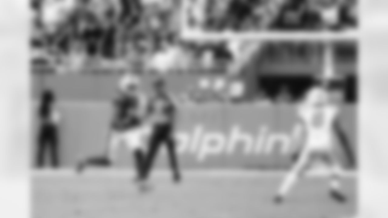 Miami Dolphins vs Buffalo Bills, Regular Season, November 09, 2025 at Hard Rock Stadium.