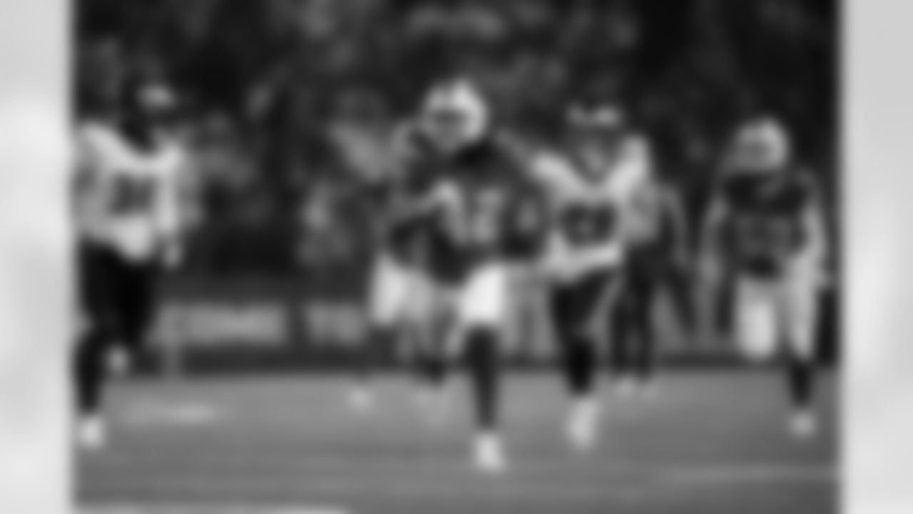 Buffalo Bills vs Philadelphia Eagles, Regular Season, December 28, 2025 at Highmark Stadium.