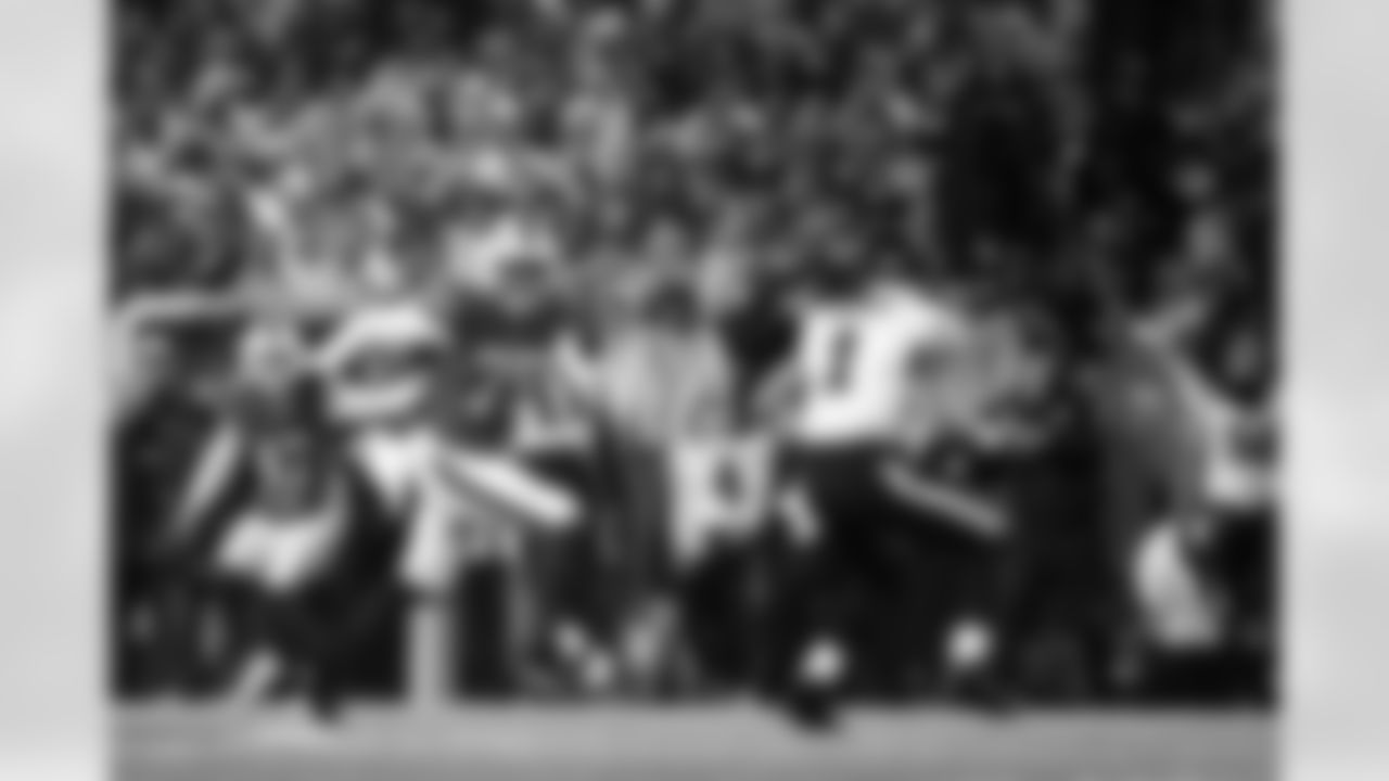 Buffalo Bills vs Philadelphia Eagles, Regular Season, December 28, 2025 at Highmark Stadium.