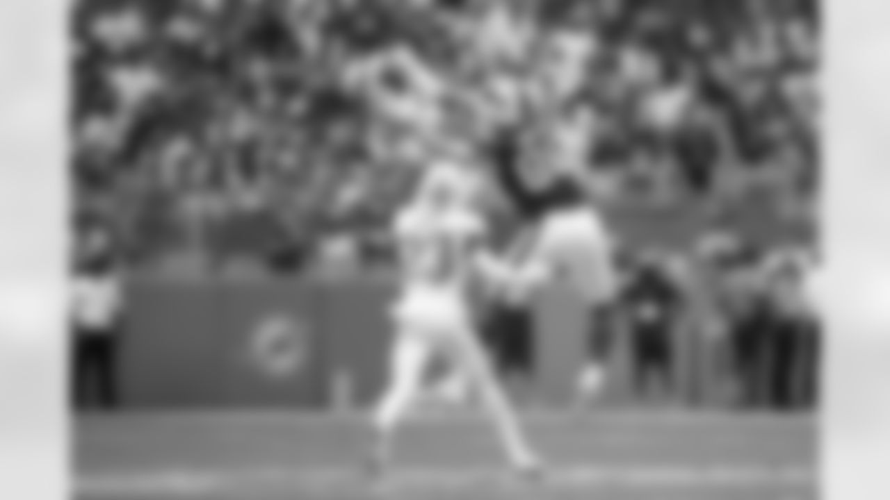 Miami Dolphins vs Buffalo Bills, Regular Season, November 09, 2025 at Hard Rock Stadium.