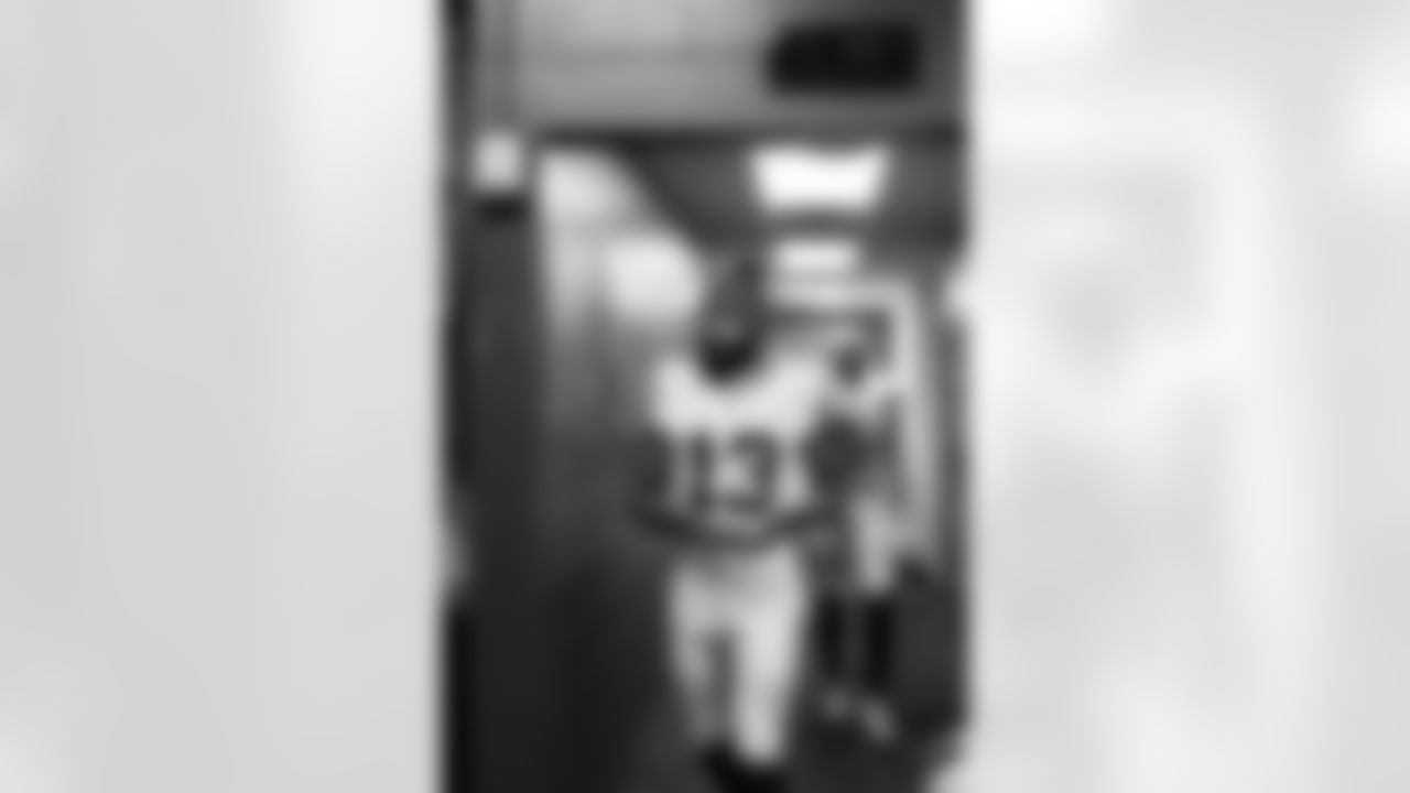 Buffalo Bills vs Tampa Bay Buccaneers, Regular Season, November 16, 2025 at Highmark Stadium.