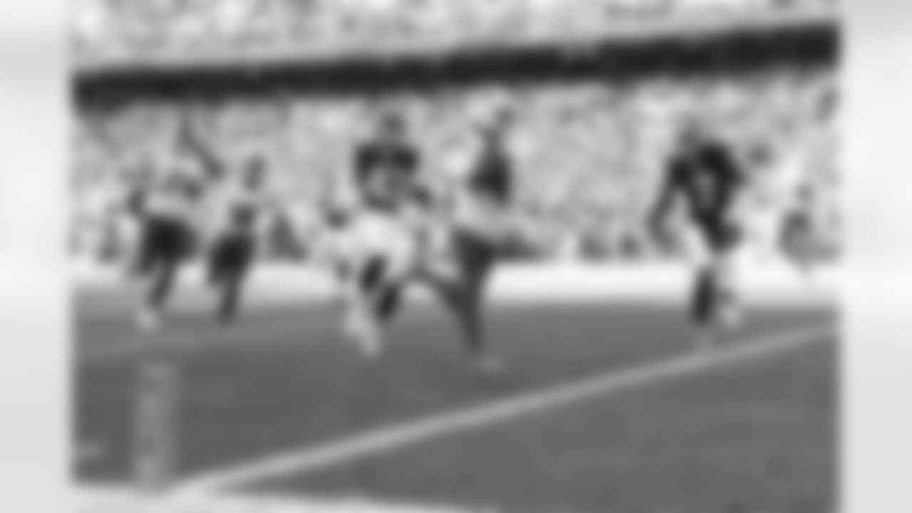 Cleveland Browns vs Buffalo Bills, Regular Season, December 21, 2025 at Huntington Bank Field.