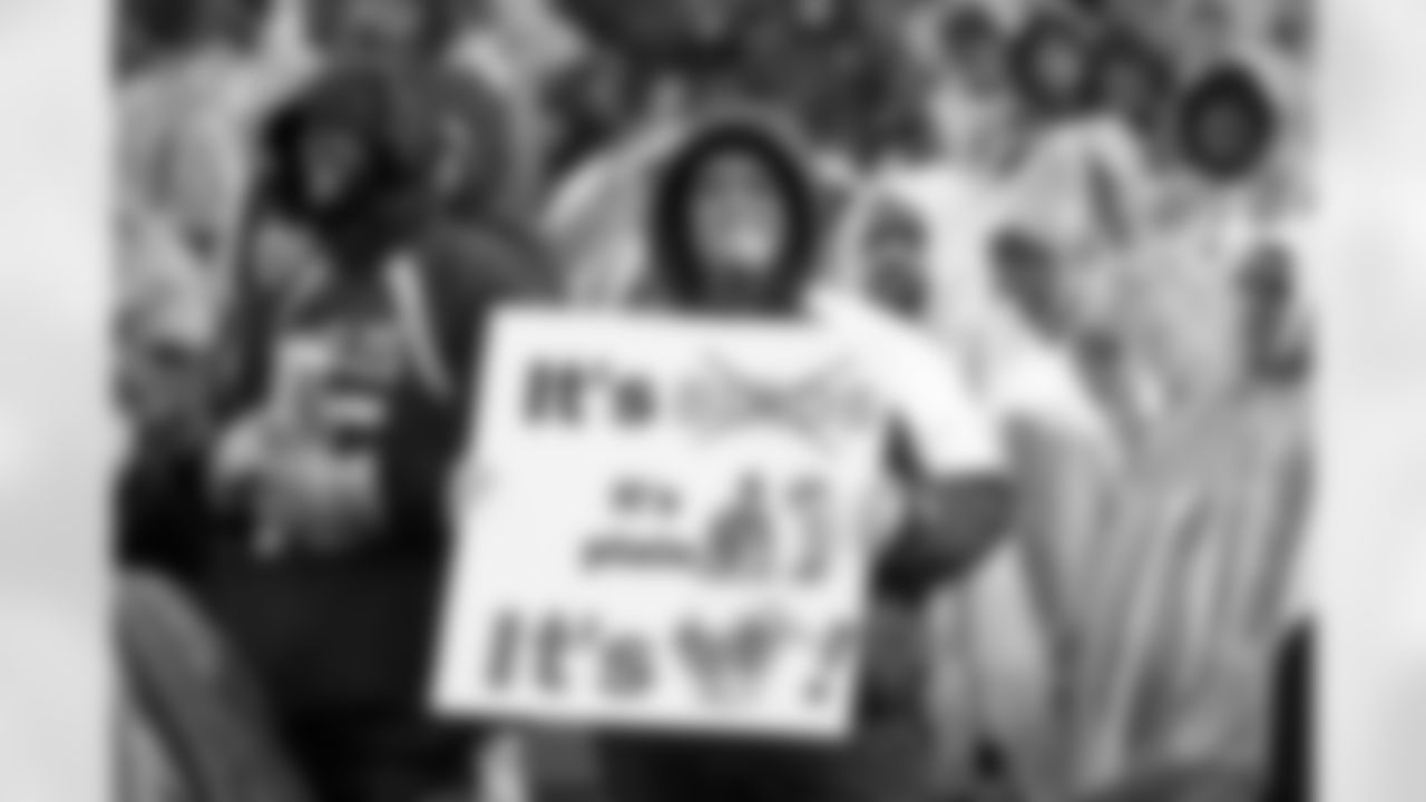 Buffalo Bills vs Philadelphia Eagles, Regular Season, December 28, 2025 at Highmark Stadium.