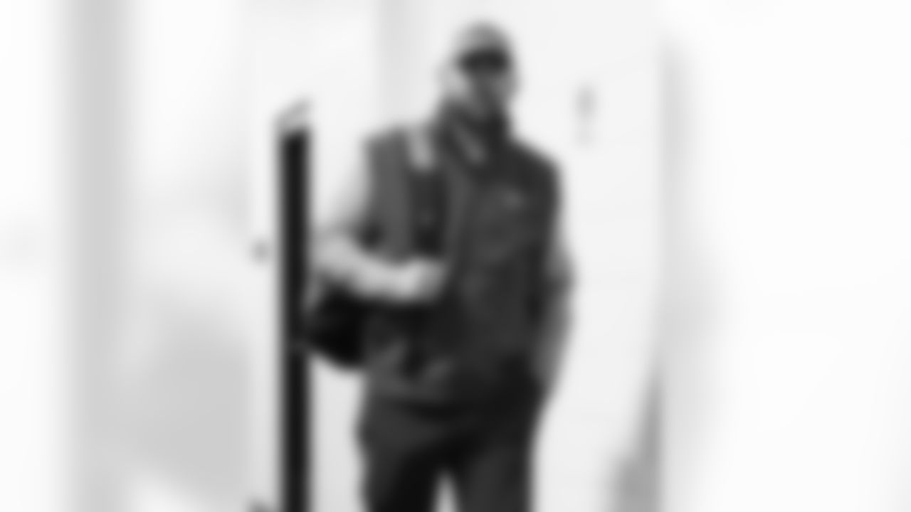 Pittsburgh Steelers vs Buffalo Bills, Regular Season, November 30, 2025 at Acrisure Stadium.