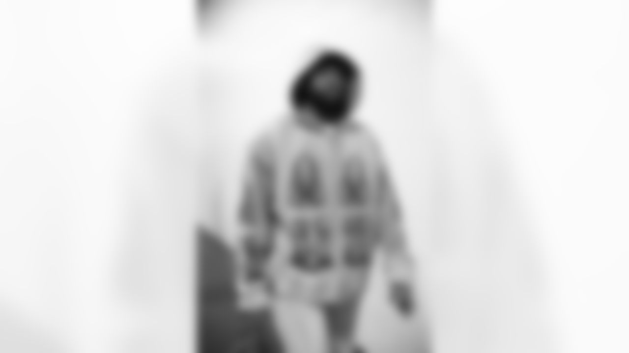 Pittsburgh Steelers vs Buffalo Bills, Regular Season, November 30, 2025 at Acrisure Stadium.