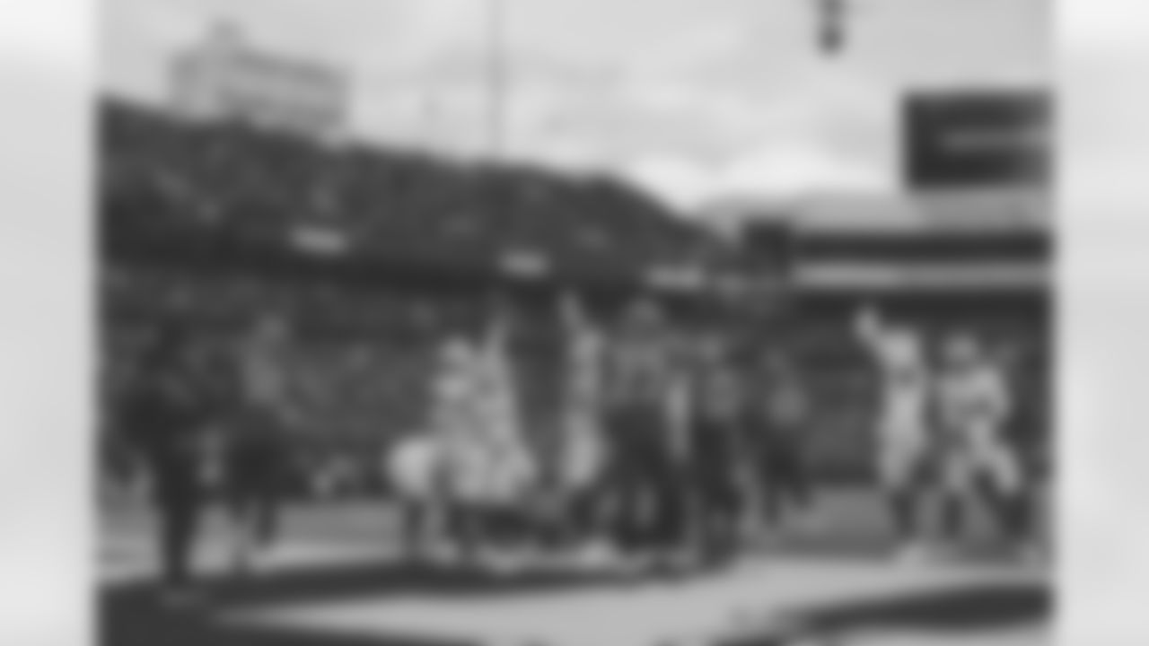 Buffalo Bills vs Tampa Bay Buccaneers, Regular Season, November 17, 2025 at Highmark Stadium.