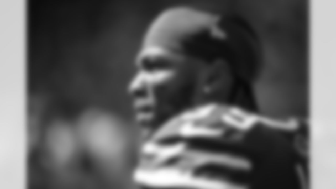 Miami Dolphins vs Buffalo Bills, Regular Season, November 09, 2025 at Hard Rock Stadium.