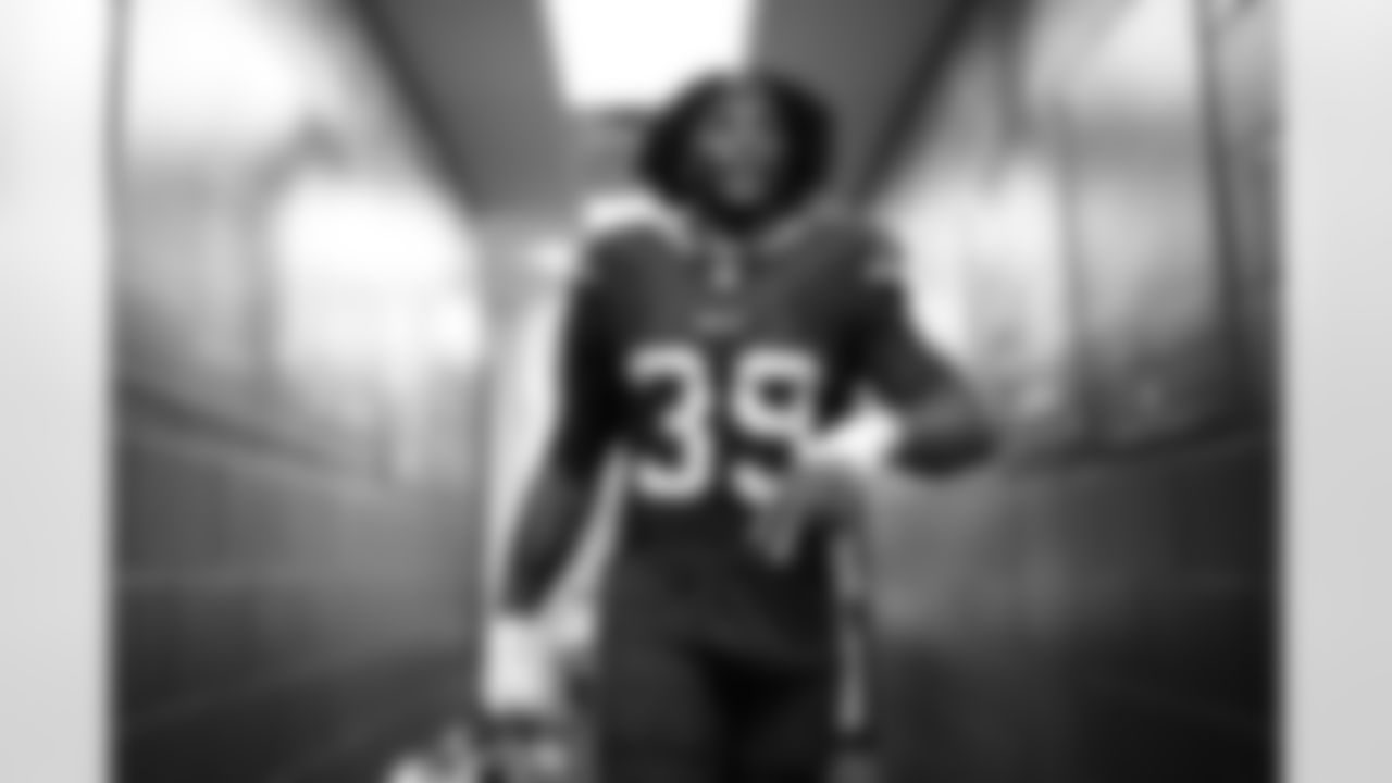 Buffalo Bills vs Miami Dolphins, Regular Season, September 18, 2025 at Highmark Stadium.