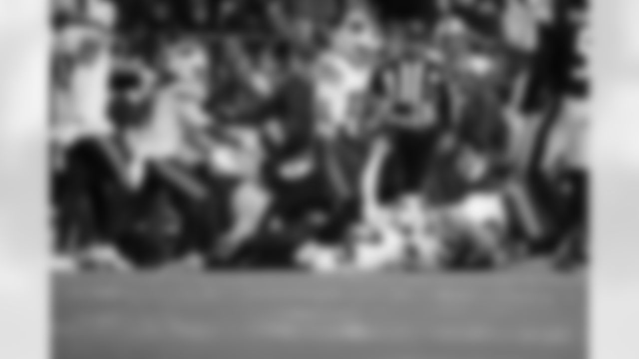 Pittsburgh Steelers vs Buffalo Bills, Regular Season, November 30, 2025 at Acrisure Stadium.