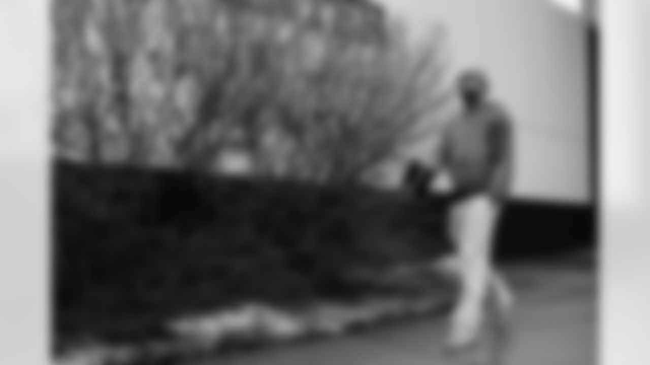 Buffalo Bills vs Philadelphia Eagles, Regular Season, December 28, 2025 at Highmark Stadium.