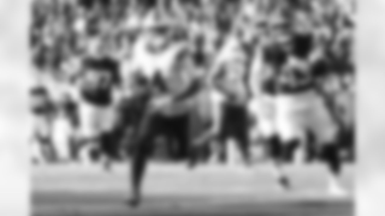 Cleveland Browns vs Buffalo Bills, Regular Season, December 21, 2025 at Huntington Bank Field.